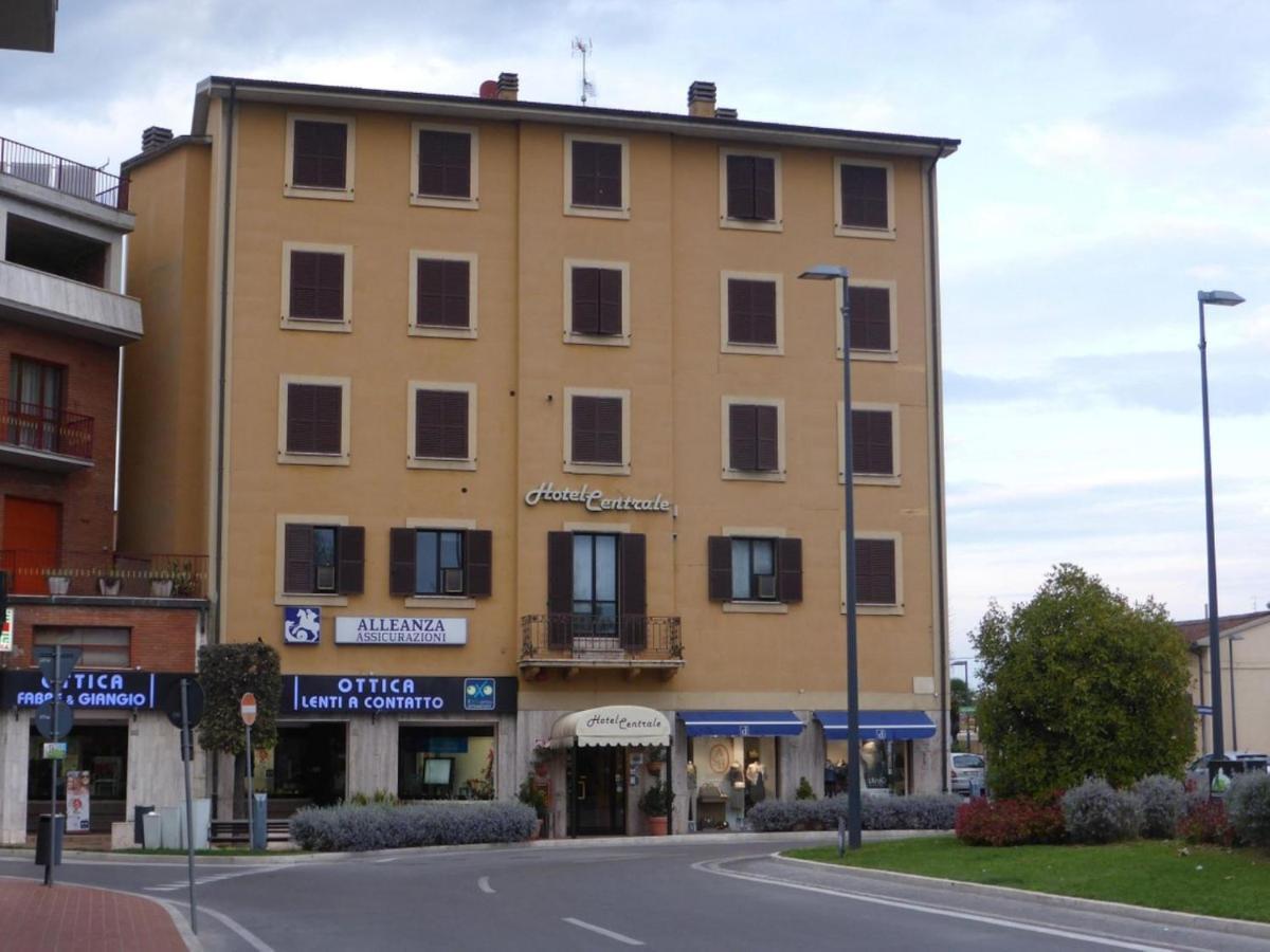 Hotel Centrale Chiusi Esterno foto