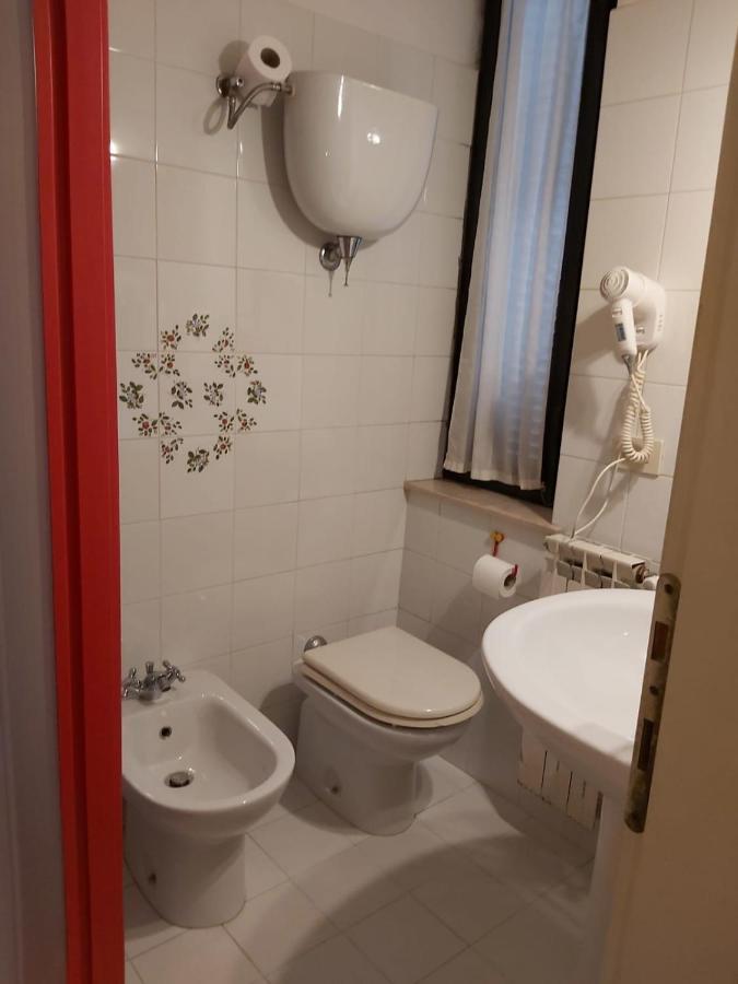 Hotel Centrale Chiusi Esterno foto