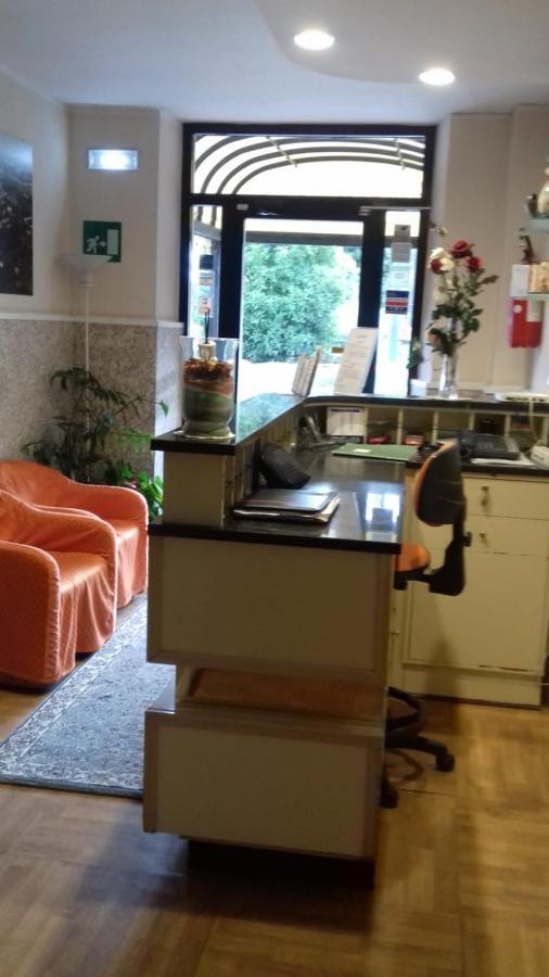 Hotel Centrale Chiusi Esterno foto