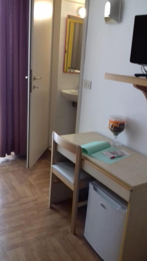Hotel Centrale Chiusi Esterno foto