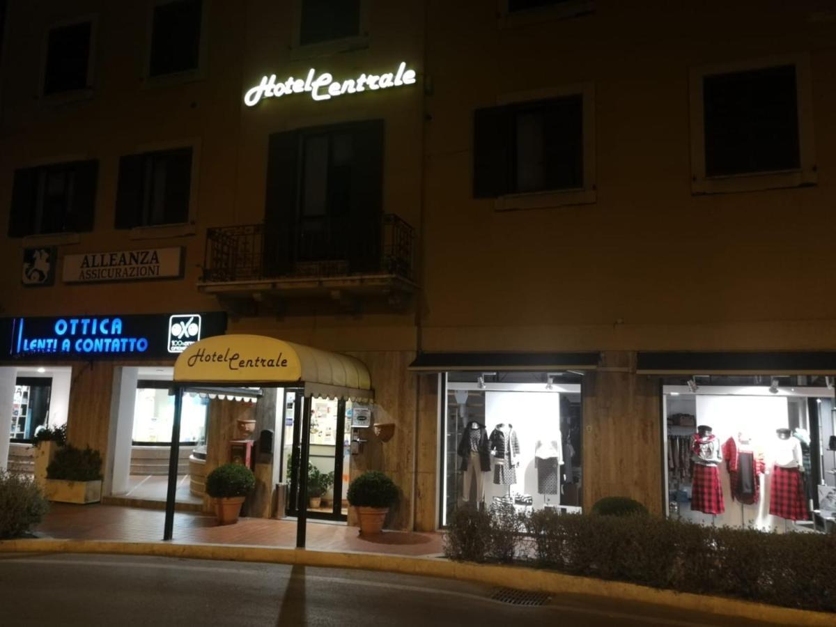 Hotel Centrale Chiusi Esterno foto